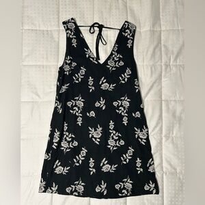 Black Sleeveless V-Neck Floral Mini Dress